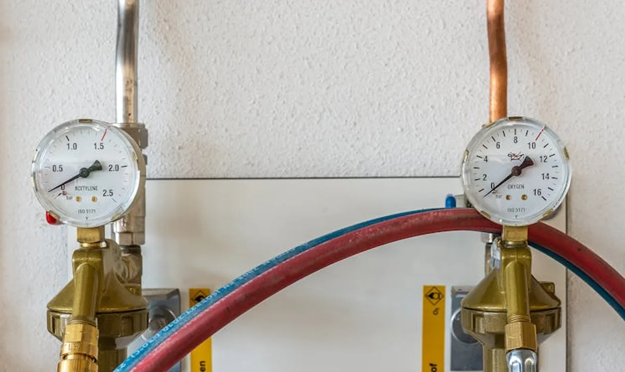 I Smell Gas at Home: What to Do Right Now (2026)