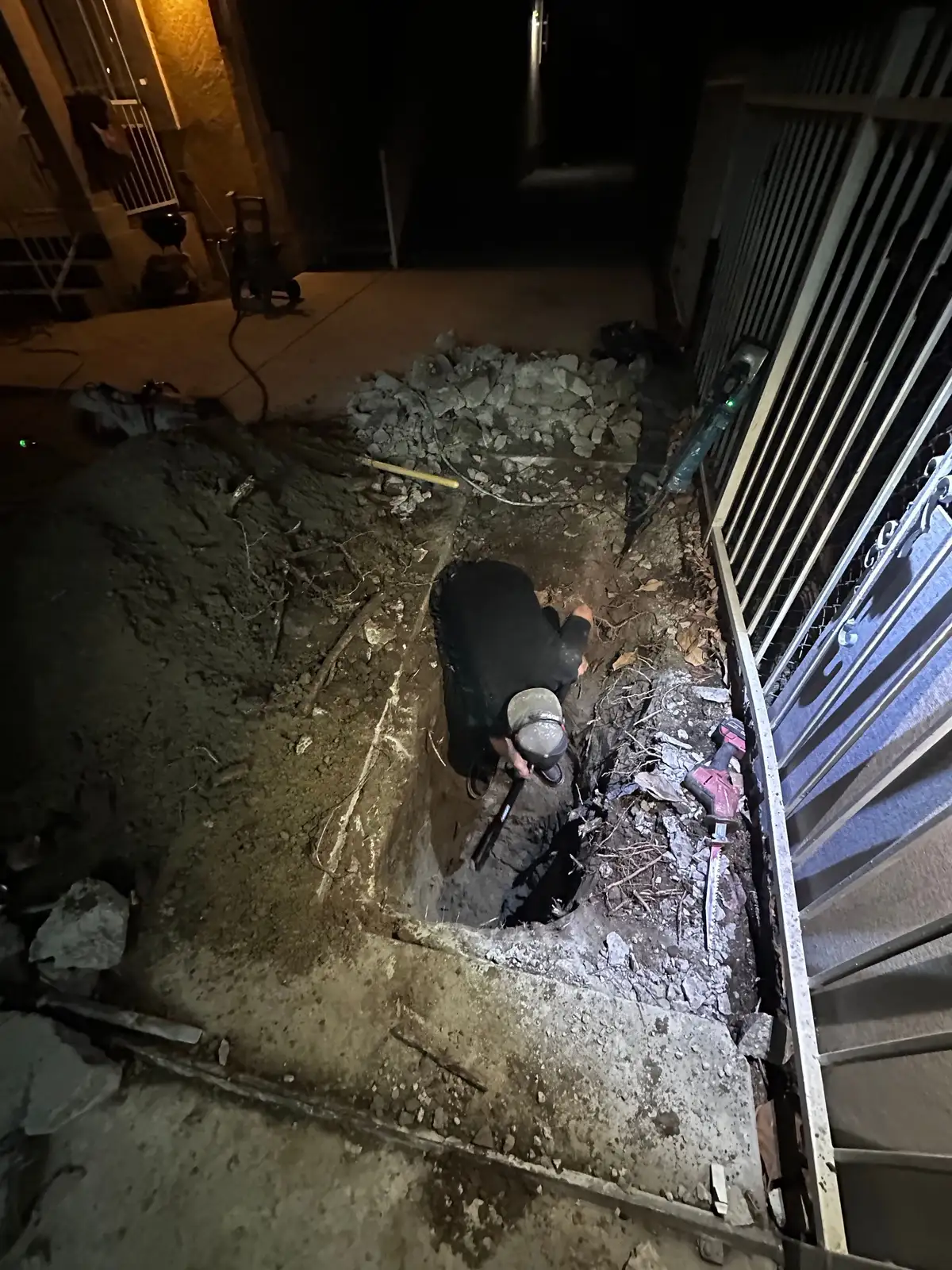 Night sewer excavation during an emergency repair
