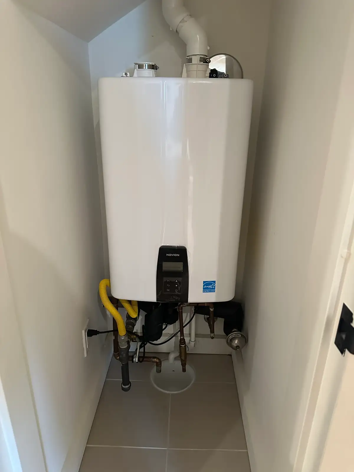 Tankless Water Heater Installation in Hawthorne: Gas Line & Hard Water Costs